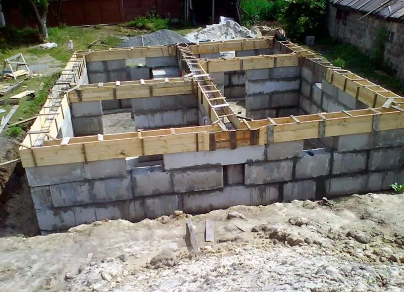 Строительство сборного ленточного фундамента и бетонного в Пензе