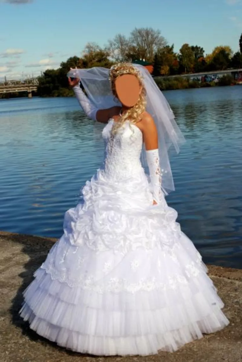 Продаю элегантное свадебное платье,  купленное в свадебном салоне 